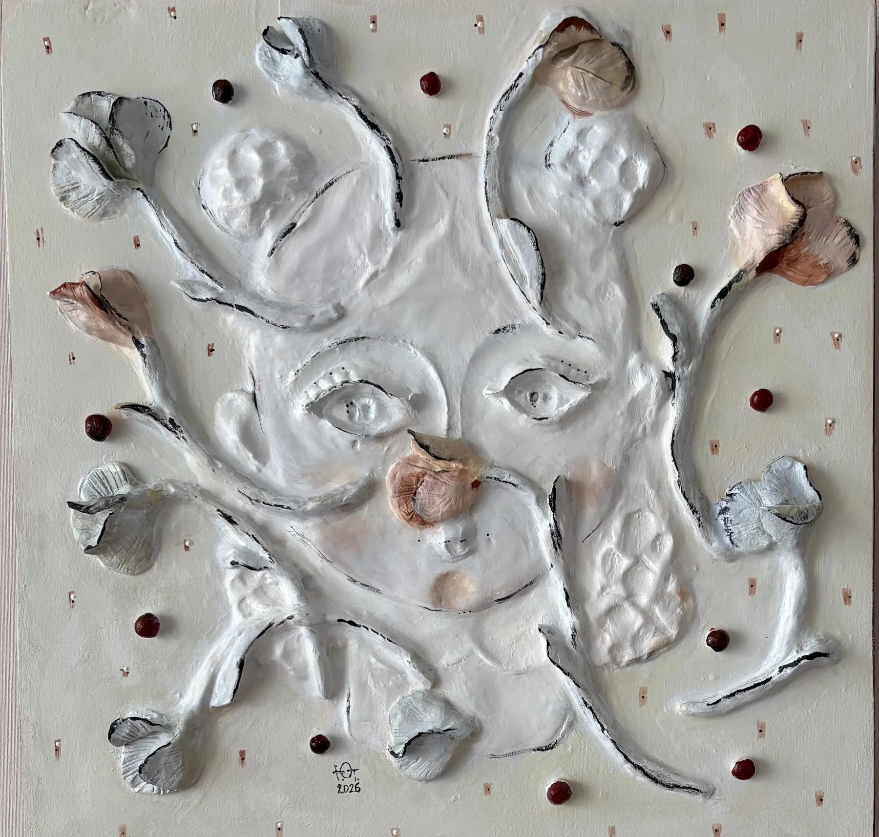 Работа Юлии Третьяковой. Планшет, глина. 40 × 40 см. Доступна к приобретению.